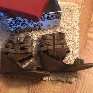 Size 6 Lasalle Naughty Monkey Sandals